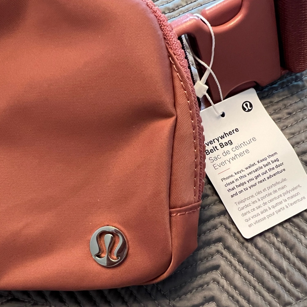 Lululemon Everyday Belt Bag in Briar Rose - Picture 6 of 6